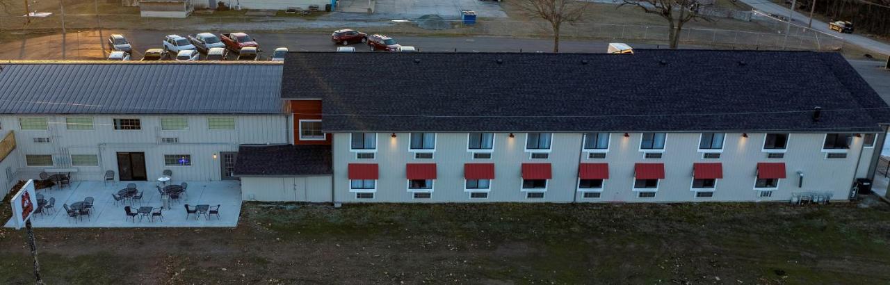 Hilltop Inn & Suites Grove Bagian luar foto