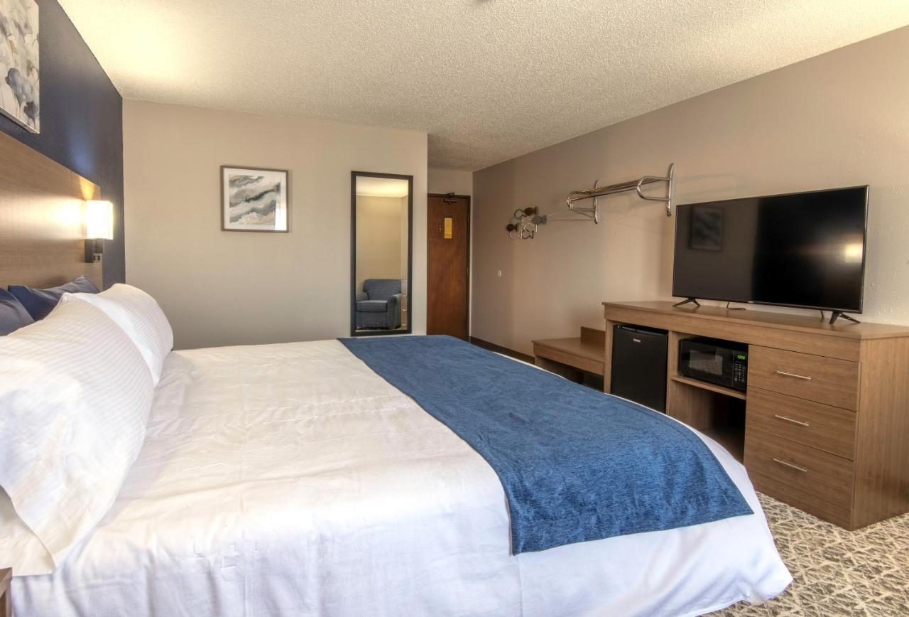 Hilltop Inn & Suites Grove Bagian luar foto