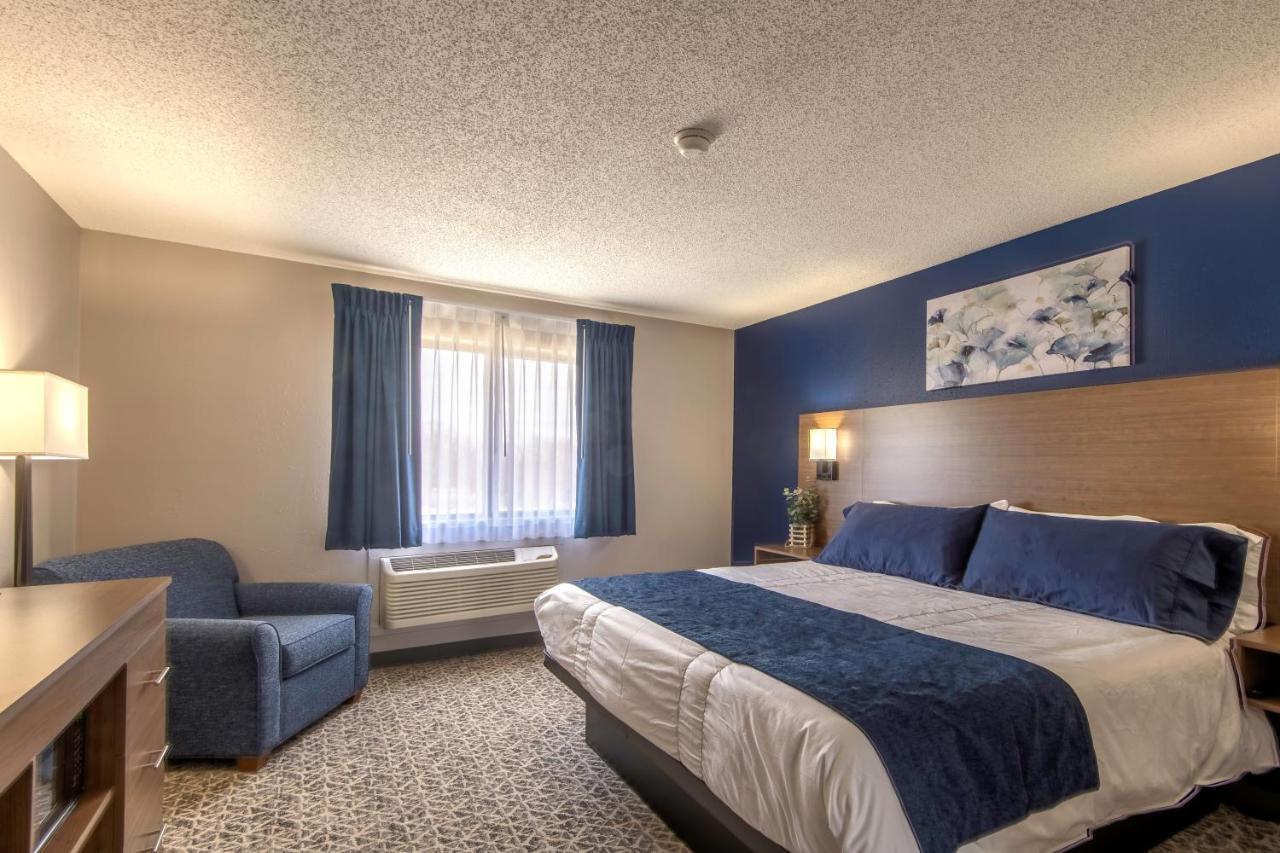 Hilltop Inn & Suites Grove Bagian luar foto